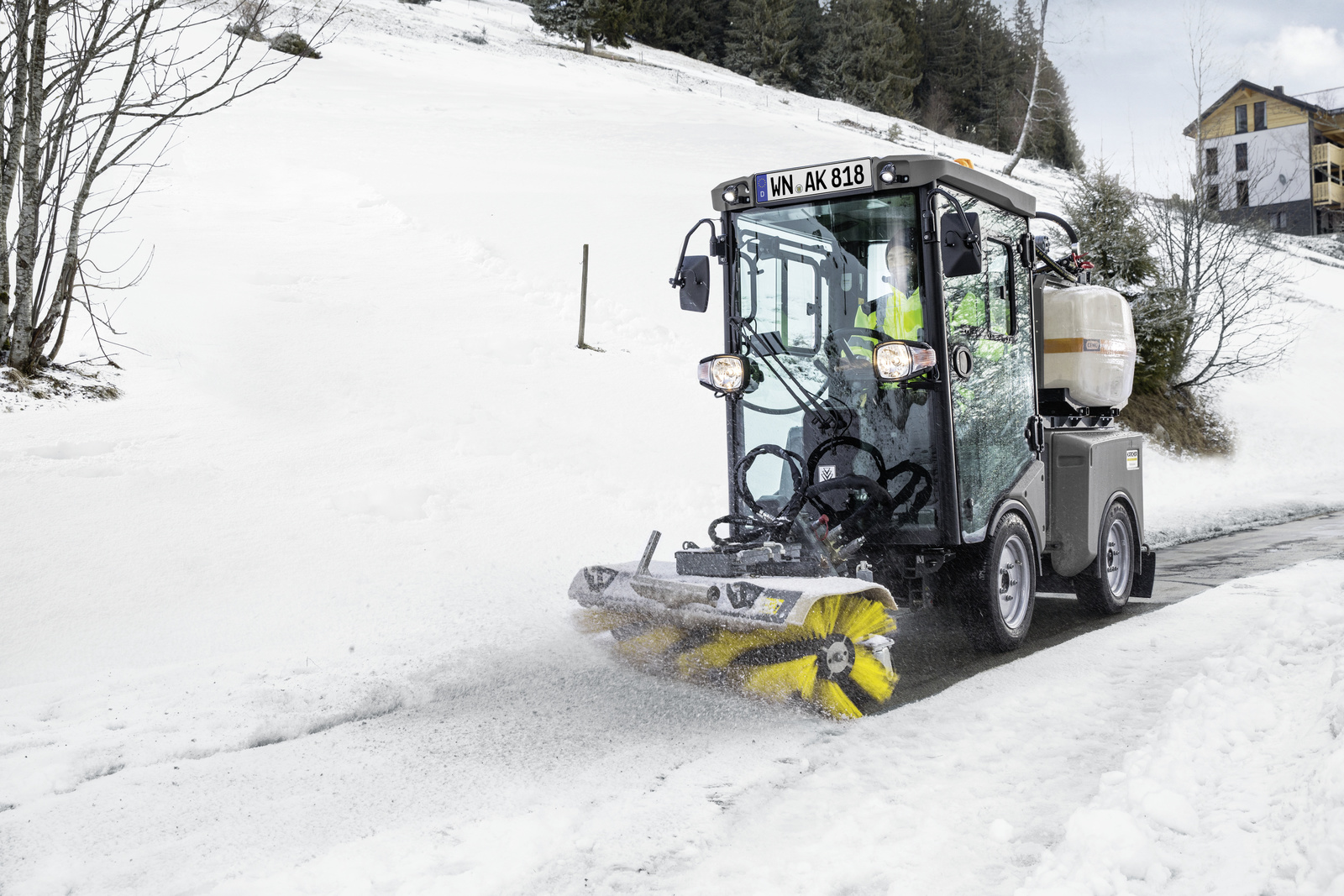 下雪就是通知，雪停就是命令，开着德国卡赫MIC市政多功能清扫车一起扫雪！