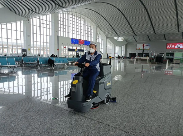 德国卡赫携手武铁旅服，亮相多个高铁站，深度布局助力中国高铁洁净出行！