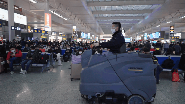 德国卡赫携手武铁旅服，亮相多个高铁站，深度布局助力中国高铁洁净出行！