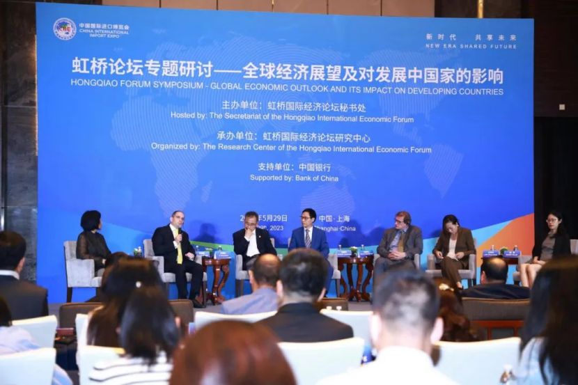 卡赫中国副总经理兼首席财务官柯瑞霖先生，出席虹桥论坛专题研讨活动
