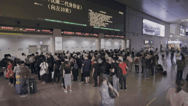 卡赫AI智能清洁机器人，助力中国高铁枢纽站保洁作业智能化转型